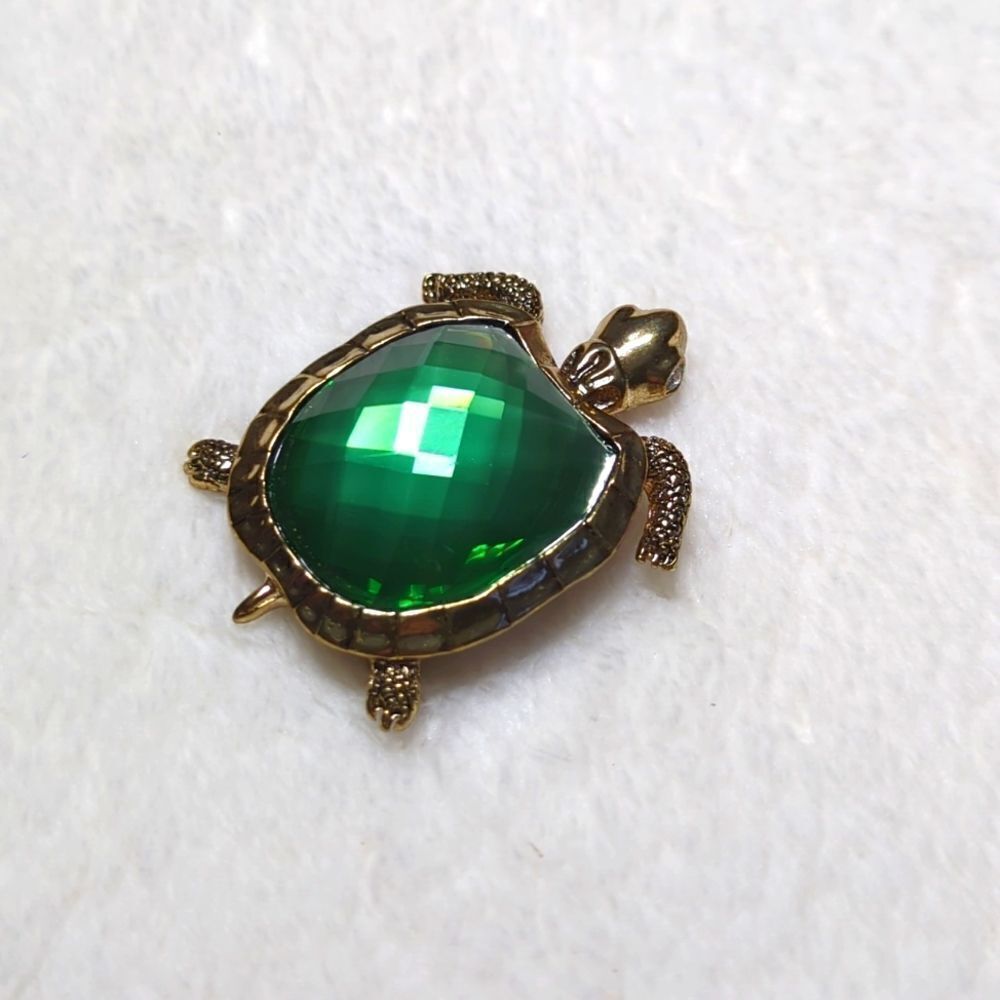 Vintage Napier Goldtone Turtle Brooche Cushion Cut Green Acrylic Cabochon - Picture 2 of 10
